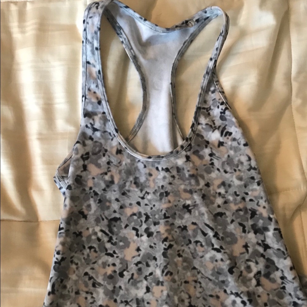 Lululemon tank size 4